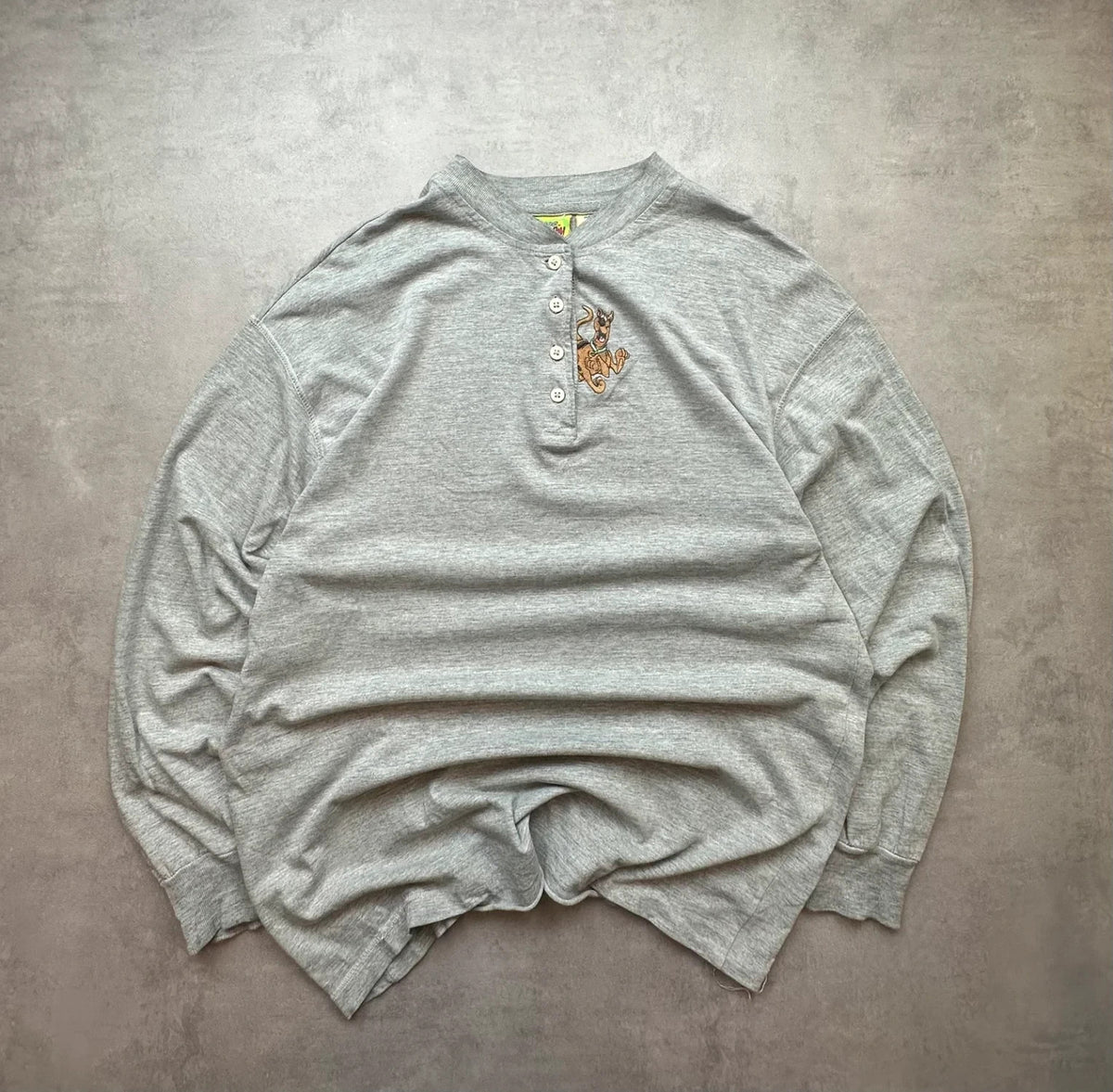 Henley Vintage 90s/00s Scooby-Doo Cartoon Network Brodé – Gris