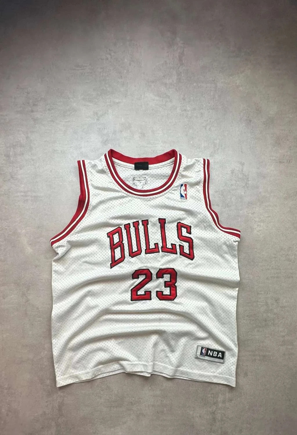 Maillot NBA Chicago Bulls Michael Jordan #23 – Vintage – Blanc & Rouge
