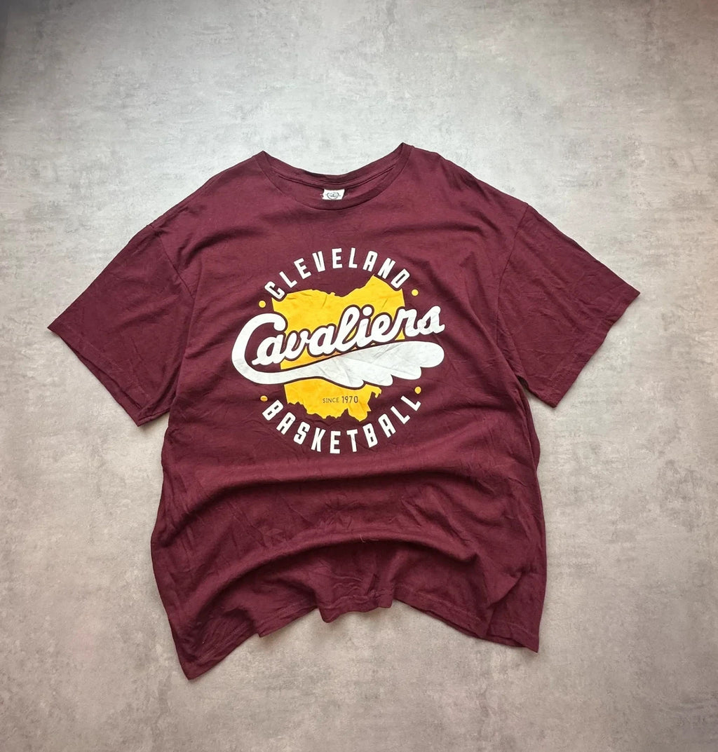 Tee-shirt Vintage Cleveland Cavaliers Basketball Wine Promo SGA | WellStore Vintage