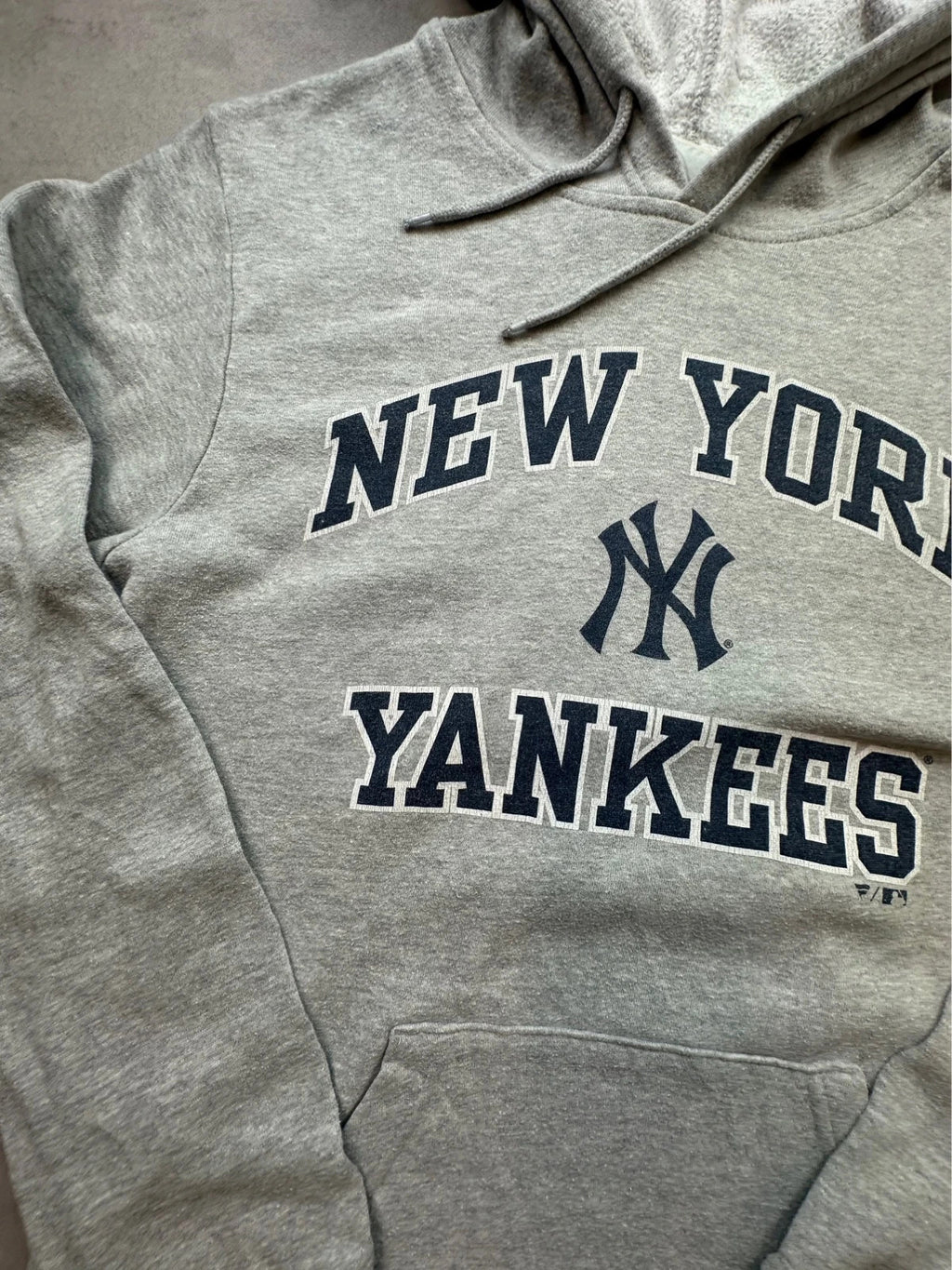 Hoodie Vintage New York Yankees MLB – Gris Chiné Y2K