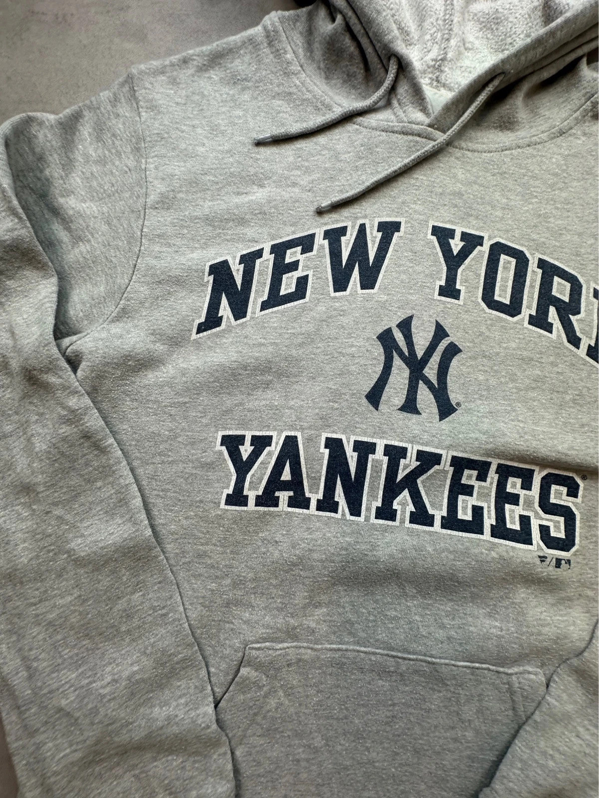 Hoodie Vintage New York Yankees MLB – Gris Chiné Y2K