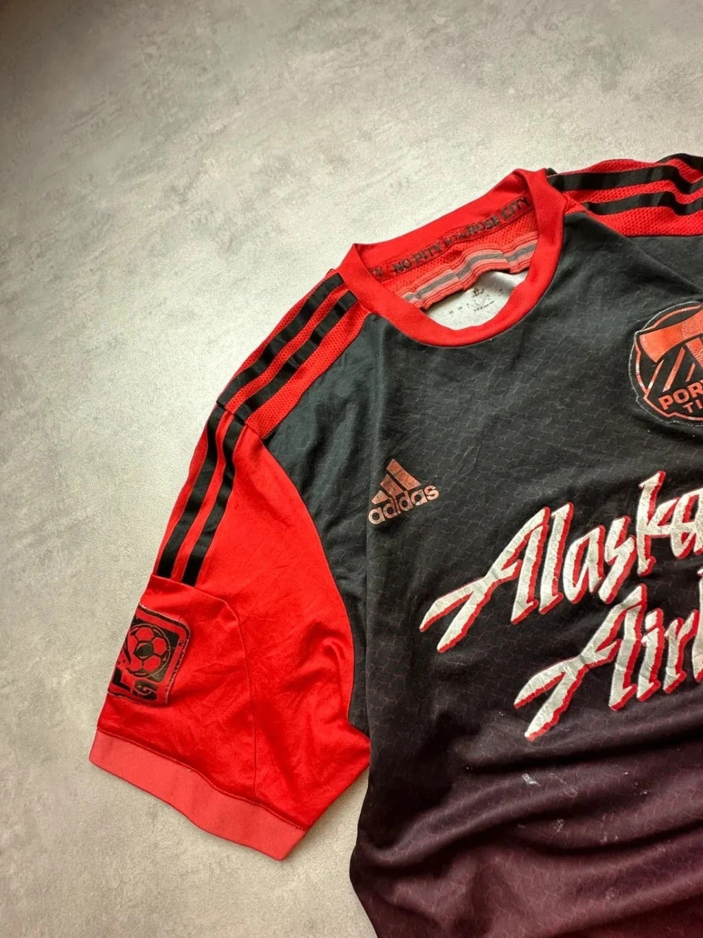 Maillot Adidas Vintage Portland Alaska Airlines – Rouge & Noir