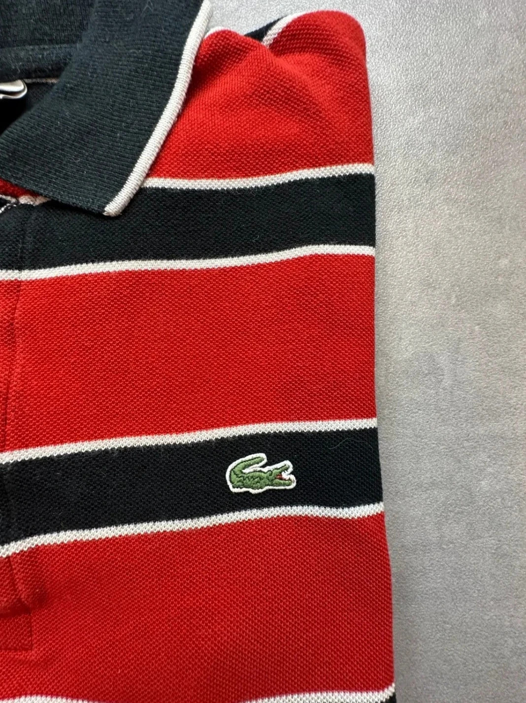 Polo Lacoste Vintage Rayé Rouge Noir