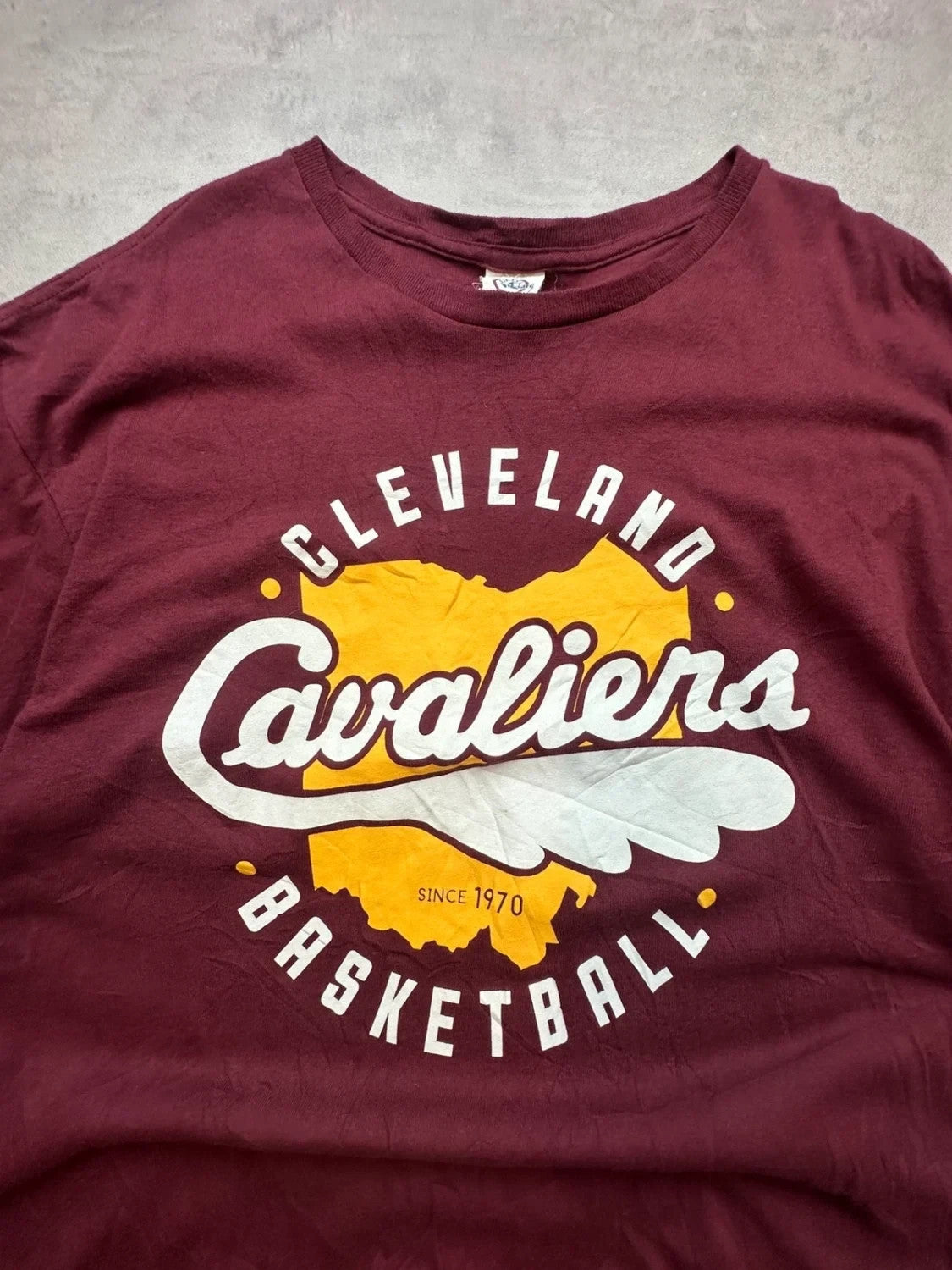 Tee-shirt Vintage Cleveland Cavaliers Basketball Wine Promo SGA | WellStore Vintage