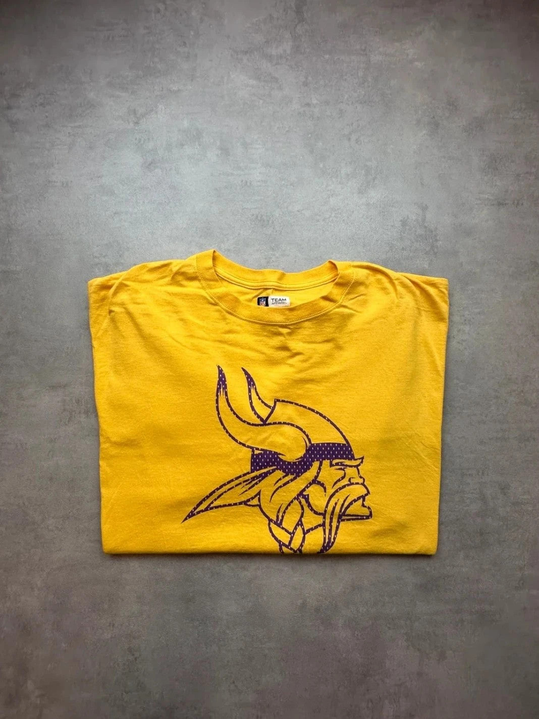Tee Shirt NFL Vintage Vikings Basketballs – Jaune