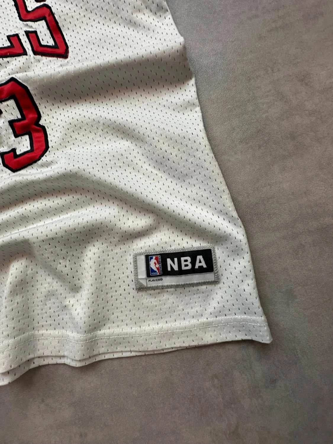 Maillot NBA Chicago Bulls Michael Jordan #23 – Vintage – Blanc & Rouge
