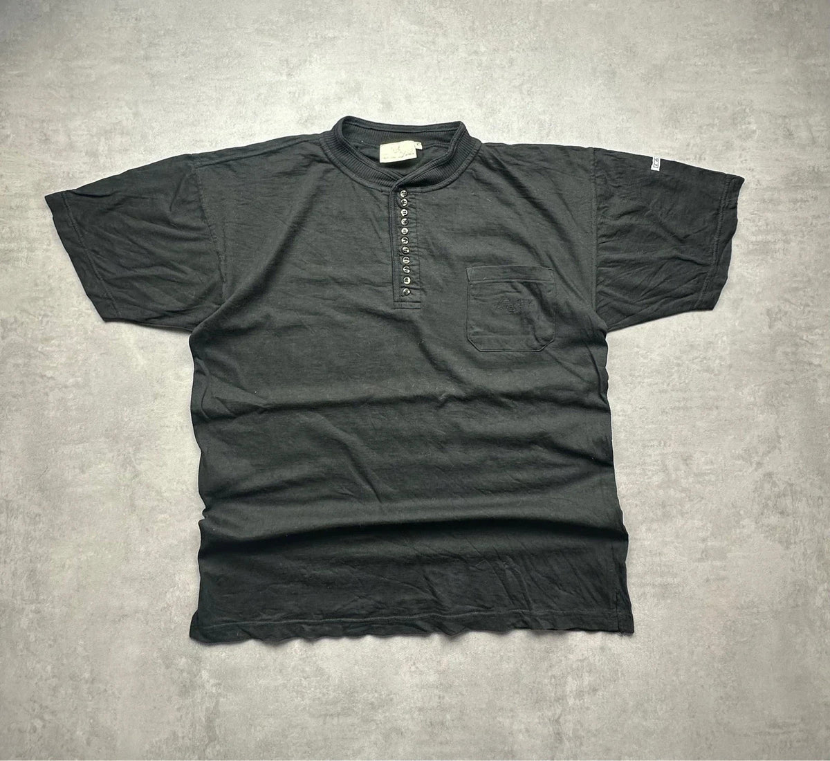 Tee-shirt Vintage Noir Style Henley à Boutons et Poche