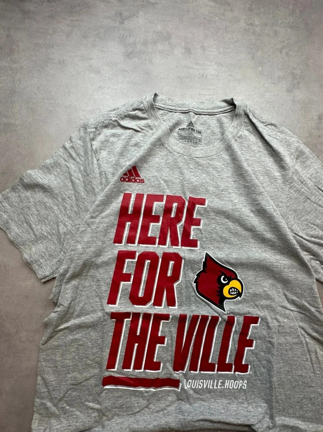 Tee-Shirt Adidas Vintage Louisville Hoops Gris – College Basketball
