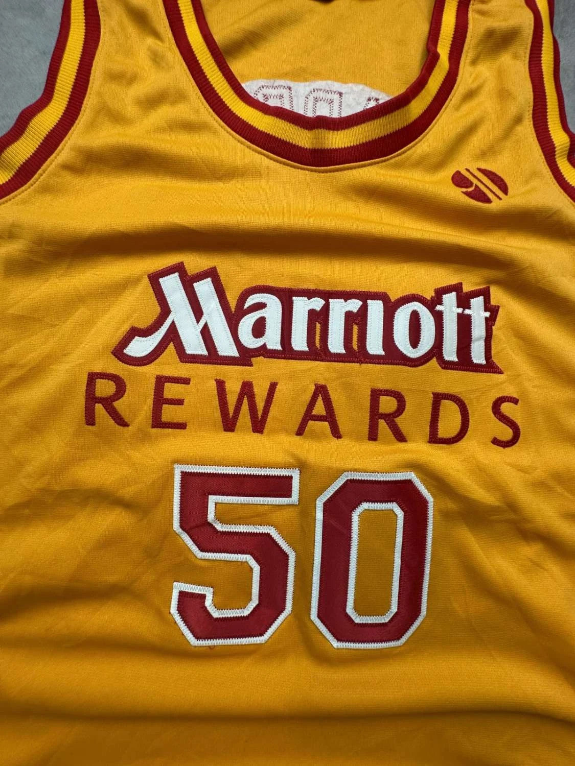Maillot Basketball Vintage Marriott Madrid #50 – Jaune & Rouge