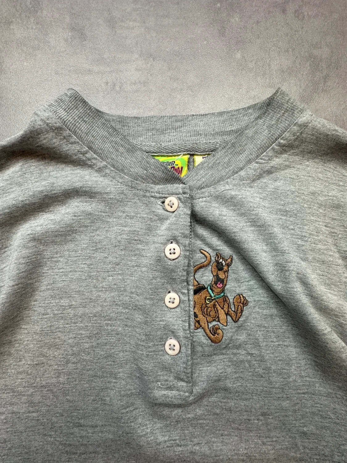 Henley Vintage 90s/00s Scooby-Doo Cartoon Network Brodé – Gris