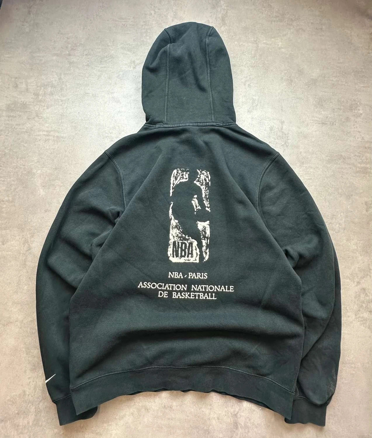 Sweat Nike NBA Paris Vintage Y2K « Association Nationale de Basketball » – Noir