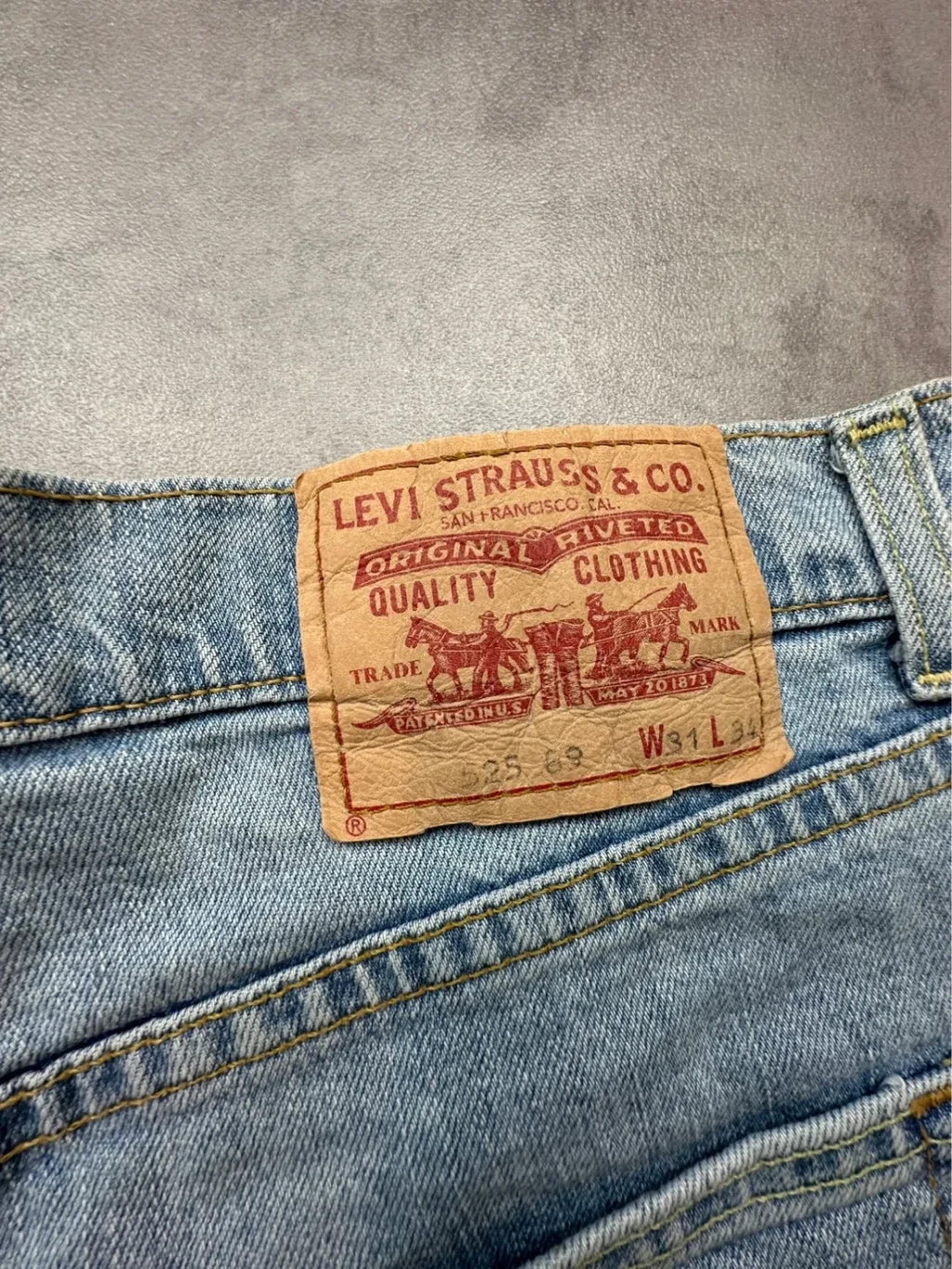 Short en Jean Levi's Vintage Destroy