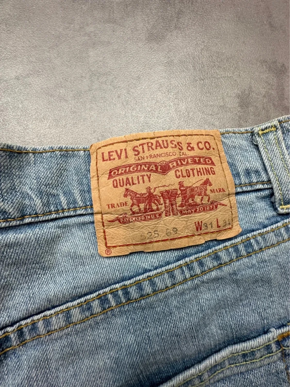 Short en Jean Levi's Vintage Destroy