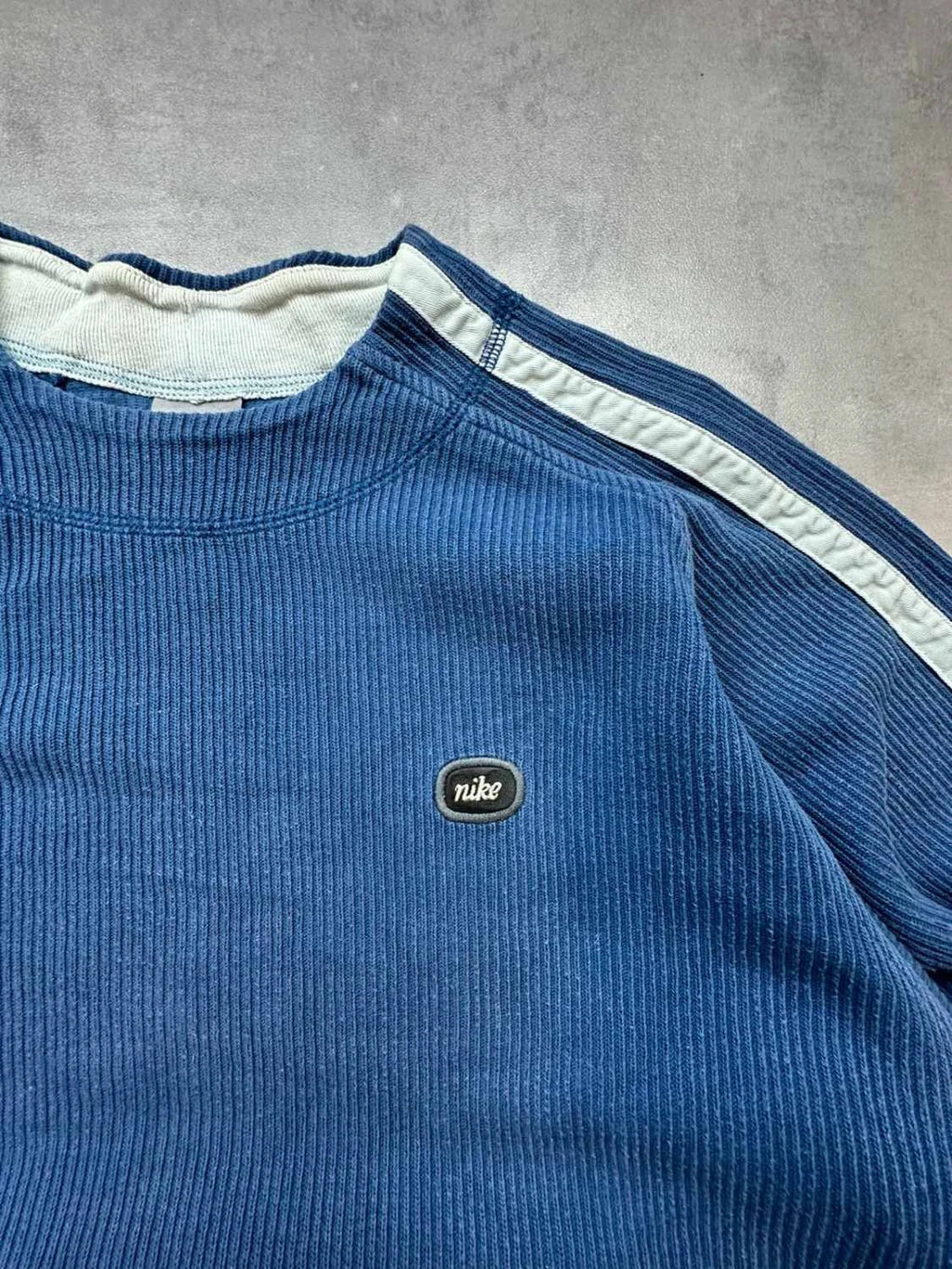 Nike Vintage Y2K Ribbed Crewneck Sweatshirt Bleu – Mini Logo Brodé – 2000s