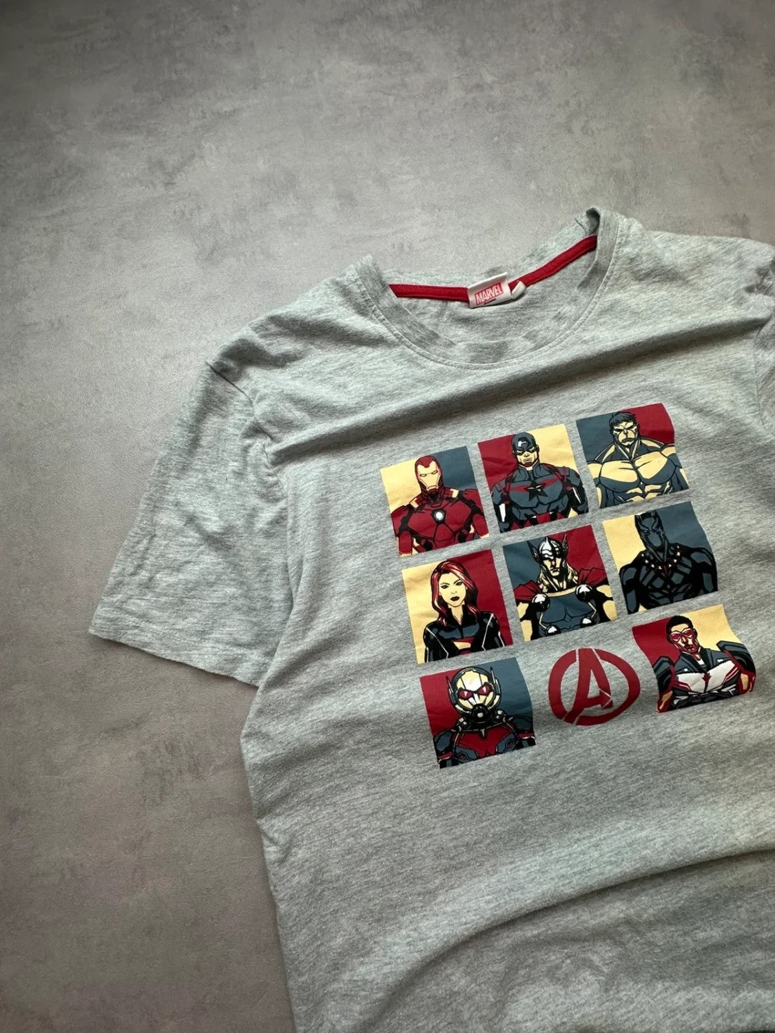 T-Shirt Marvel Avengers Vintage – Iron Man, Captain America, Hulk & Black Panther – Gris