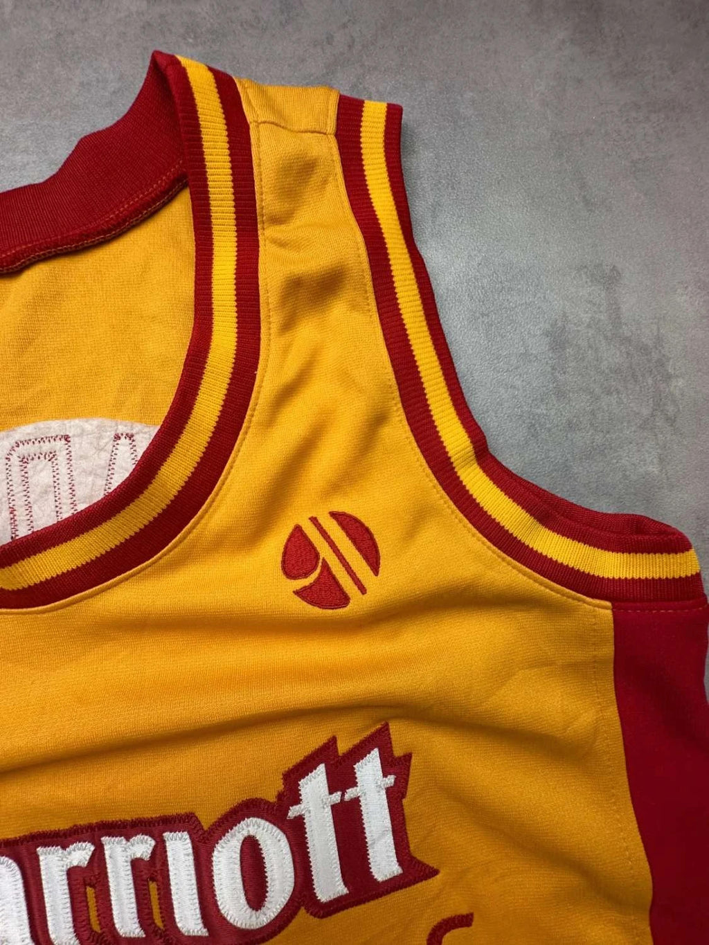 Maillot Basketball Vintage Marriott Madrid #50 – Jaune & Rouge
