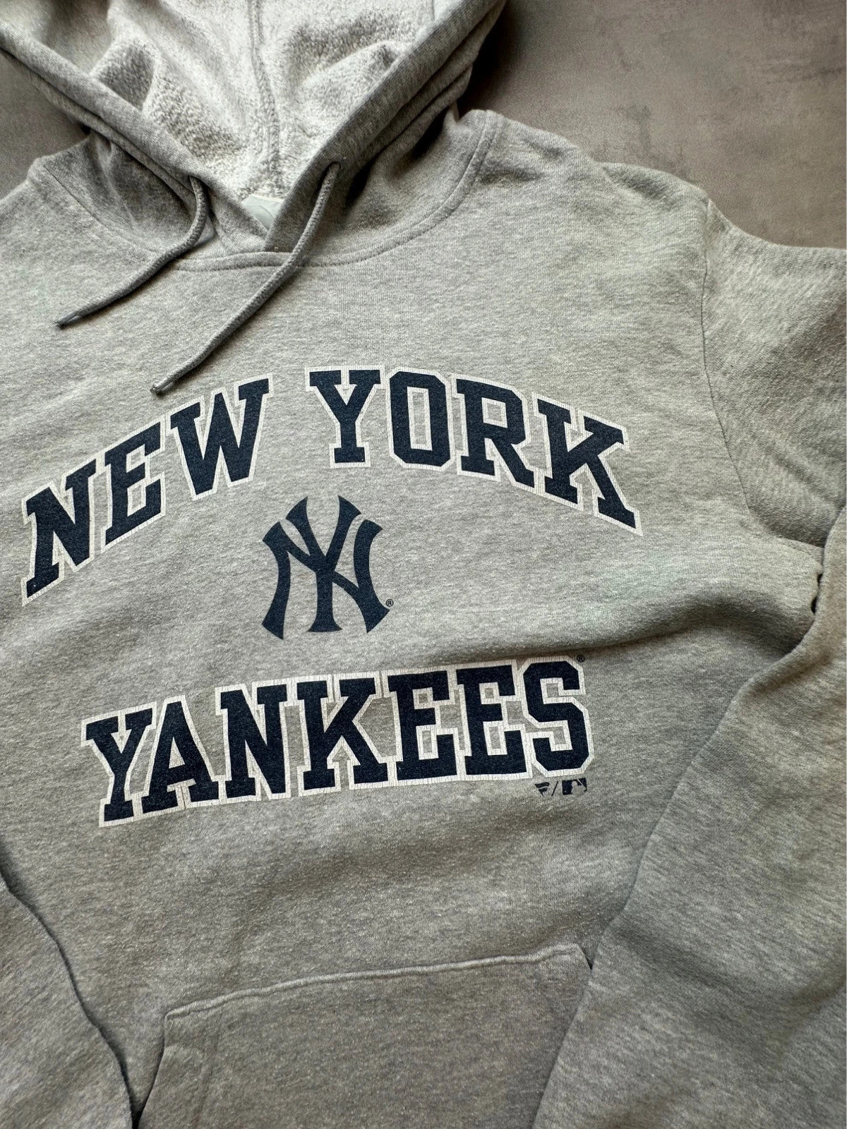 Hoodie Vintage New York Yankees MLB – Gris Chiné Y2K