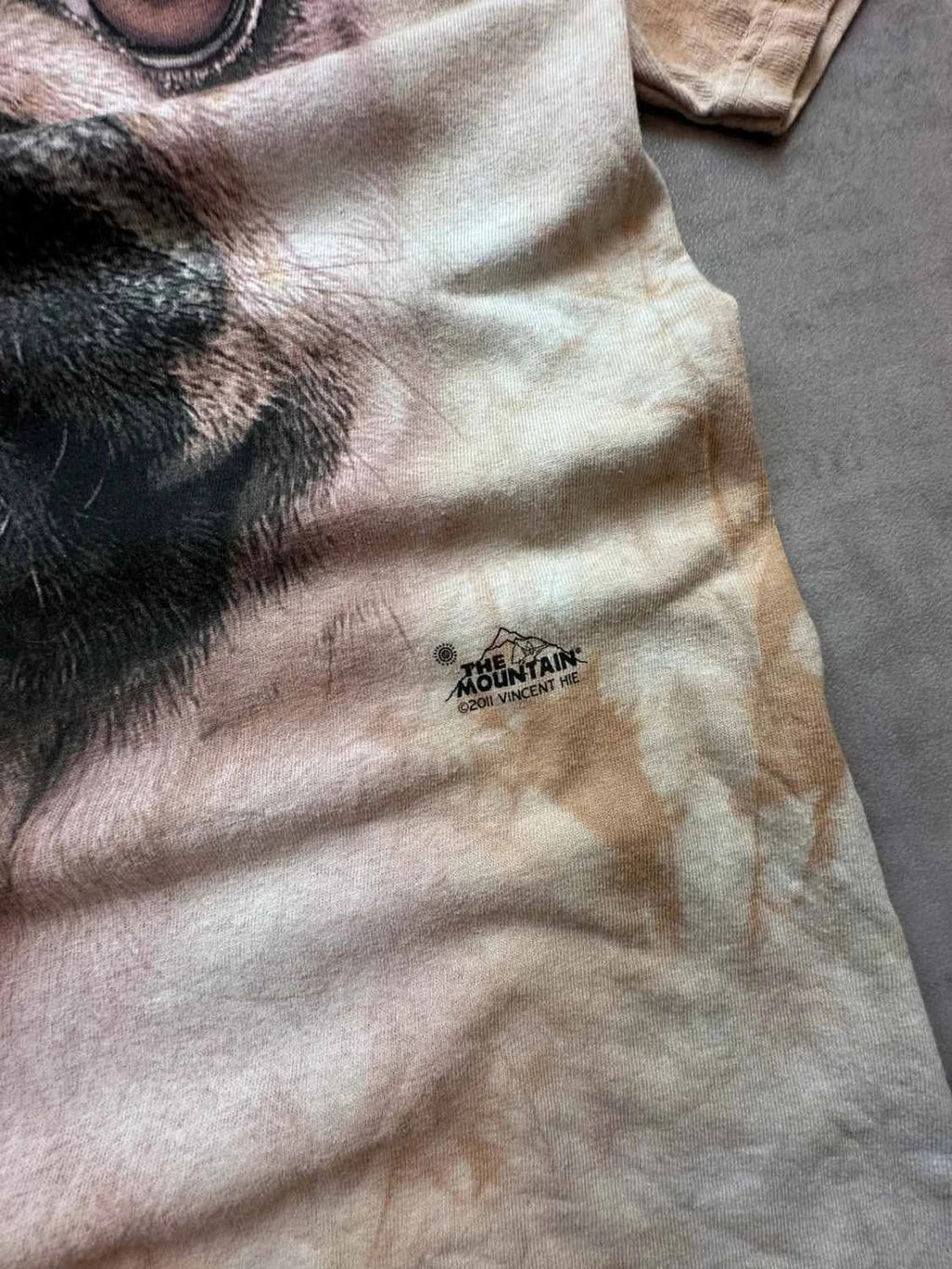 Tee Shirt Vintage The Mountain Carlin Tie-Dye Beige – Graphic Dog Print Y2K 90s