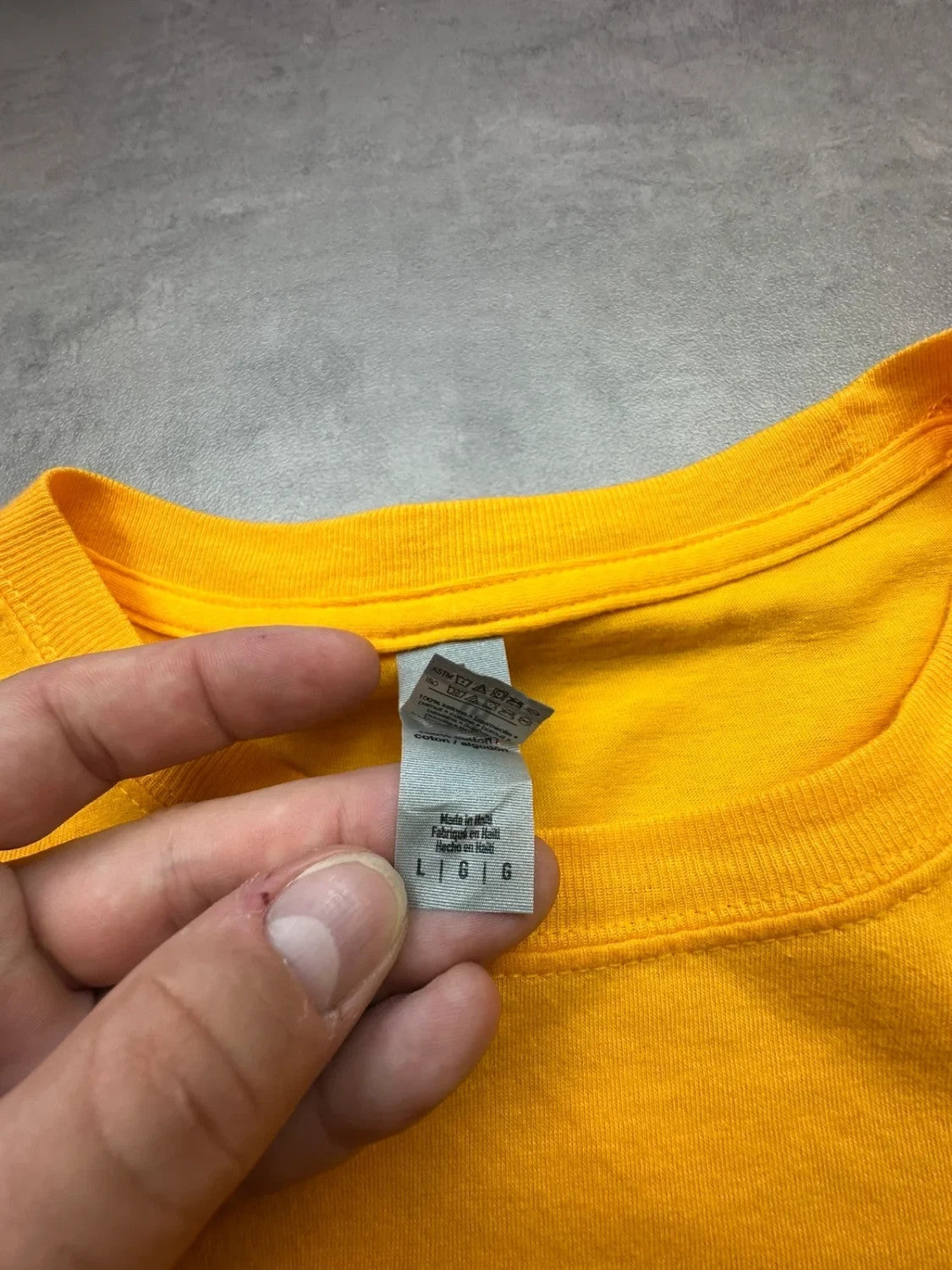 Tee-shirt Vintage Hesston College Jaune | University USA | WellStore Vintage
