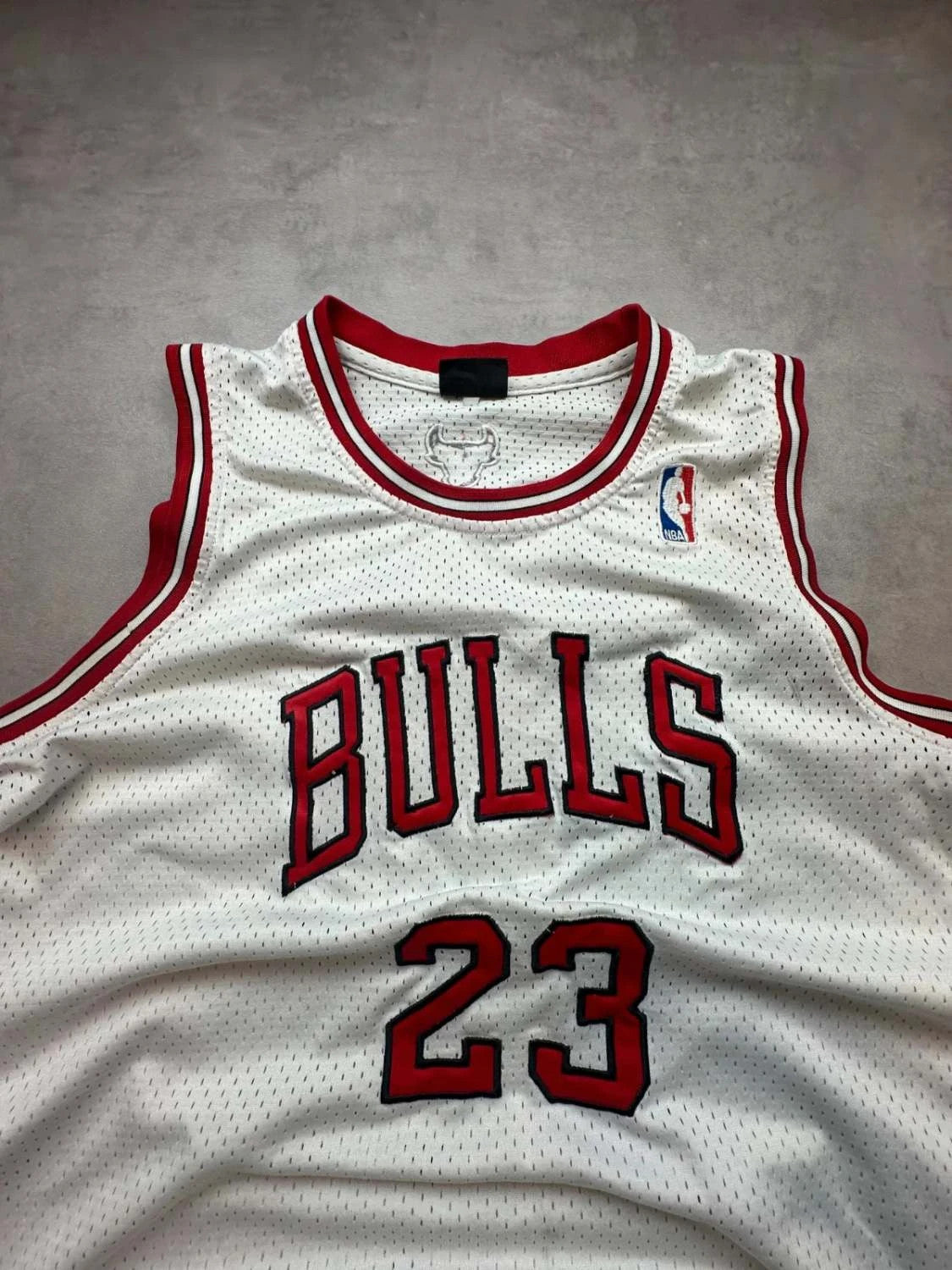 Maillot NBA Chicago Bulls Michael Jordan #23 – Vintage – Blanc & Rouge