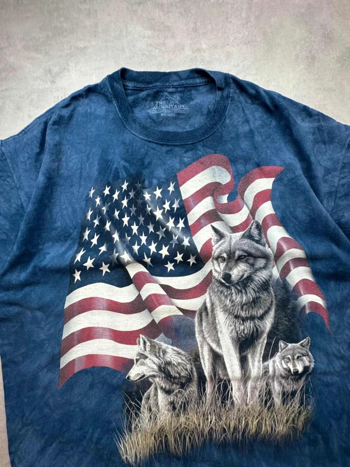 T-Shirt Vintage The Mountain USA Wolves Tie-Dye Bleu