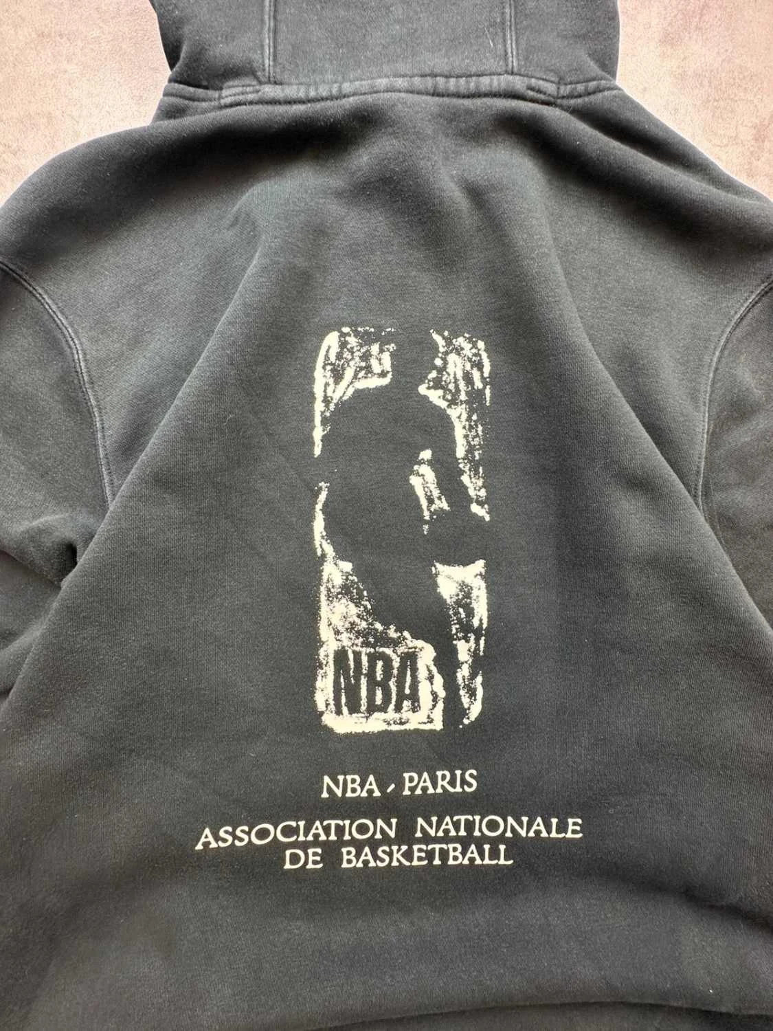 Sweat Nike NBA Paris Vintage Y2K « Association Nationale de Basketball » – Noir