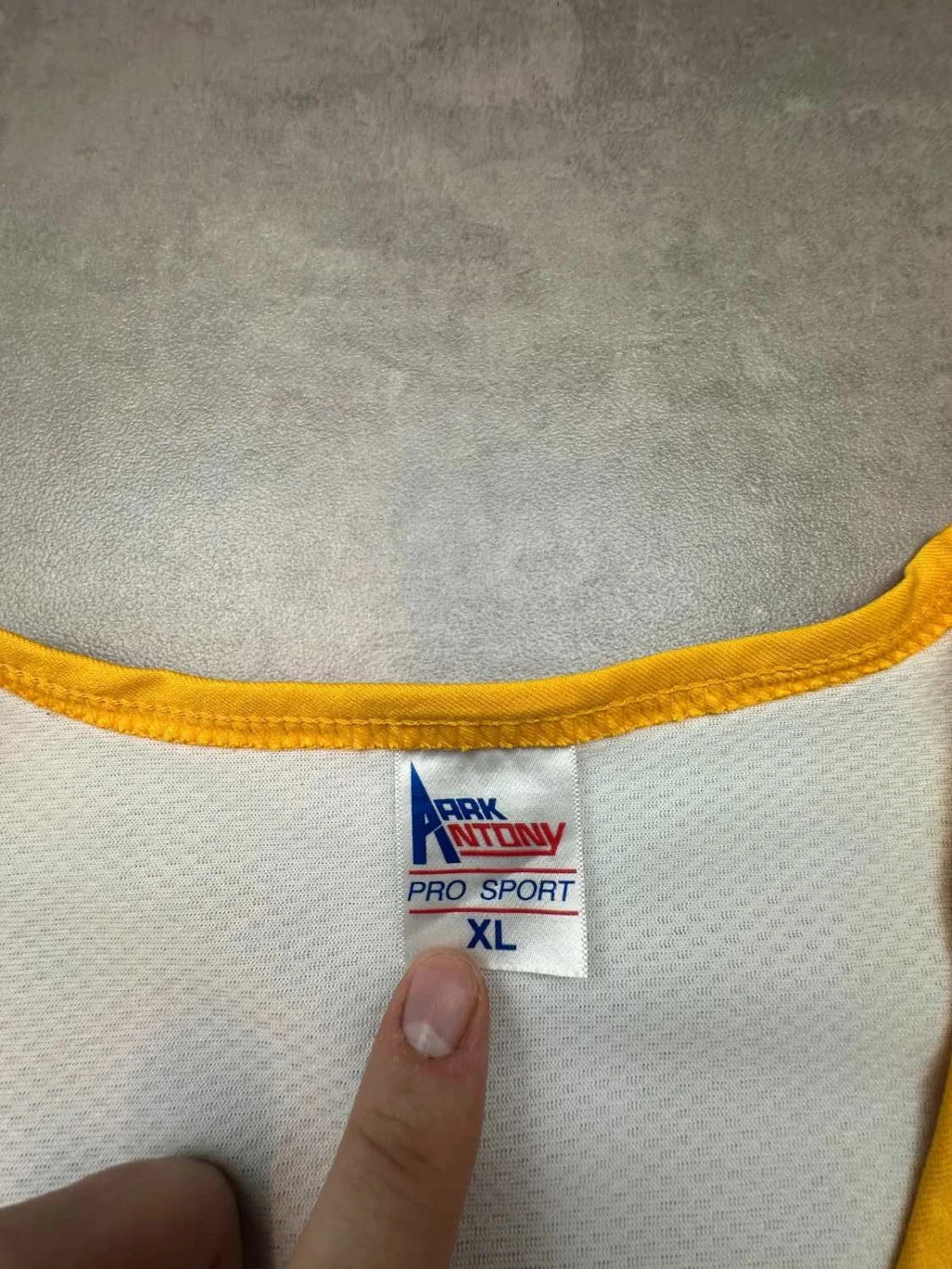 Maillot Basketball Vintage Valparaiso #17 – USA – Blanc & Jaune