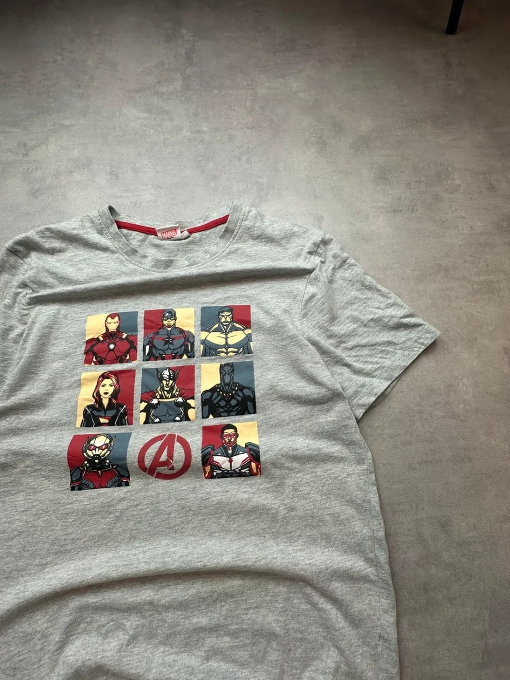 T-Shirt Marvel Avengers Vintage – Iron Man, Captain America, Hulk & Black Panther – Gris