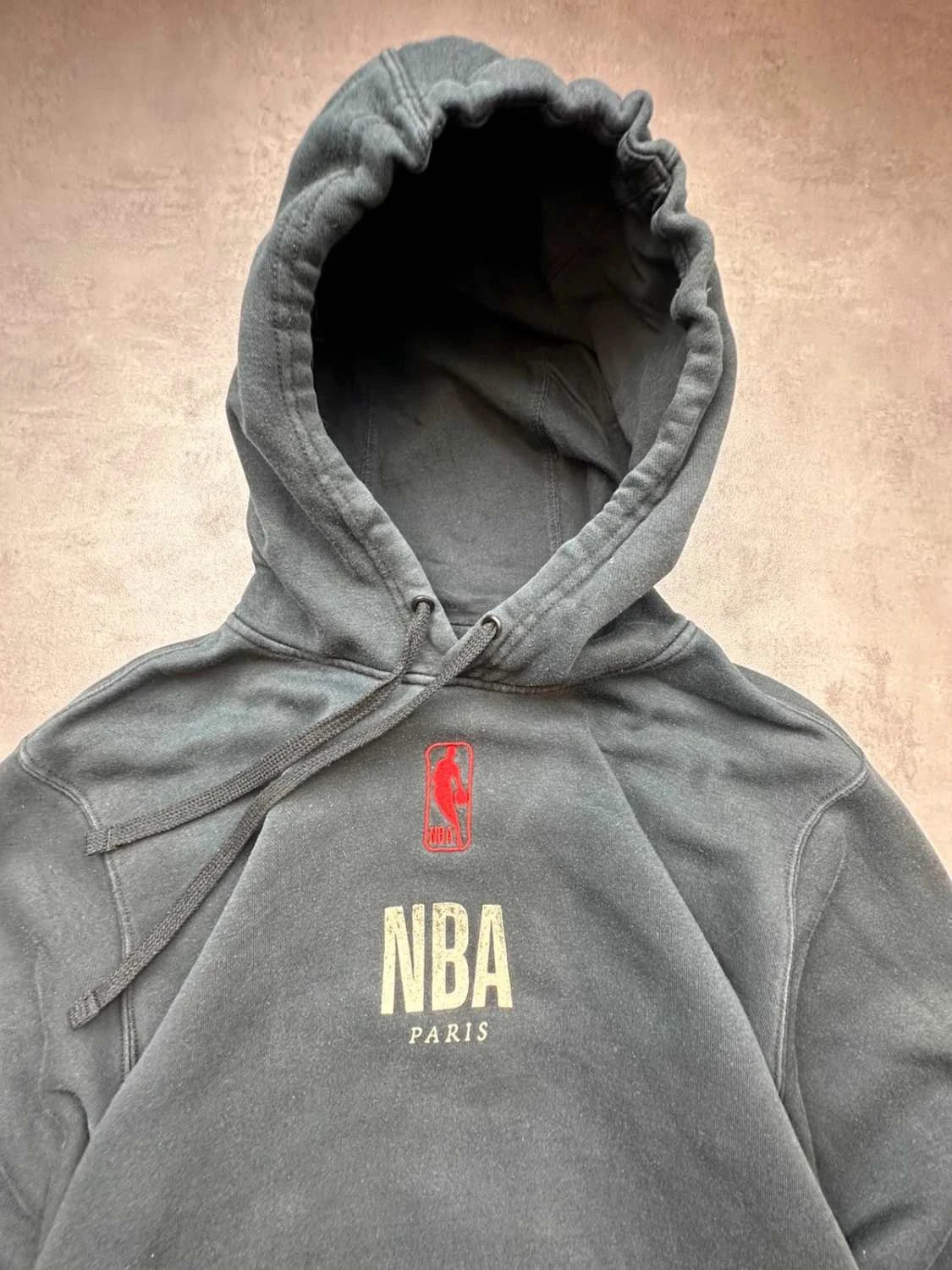 Sweat Nike NBA Paris Vintage Y2K « Association Nationale de Basketball » – Noir