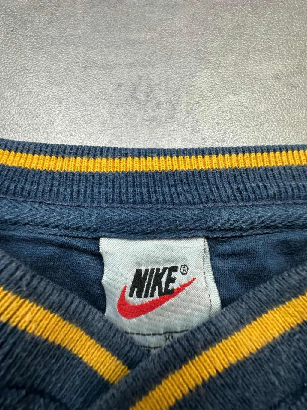 Nike Vintage Y2K Sweat Oversize Bleu Marine & Jaune – Big Swoosh – 90s 00s Streetwear