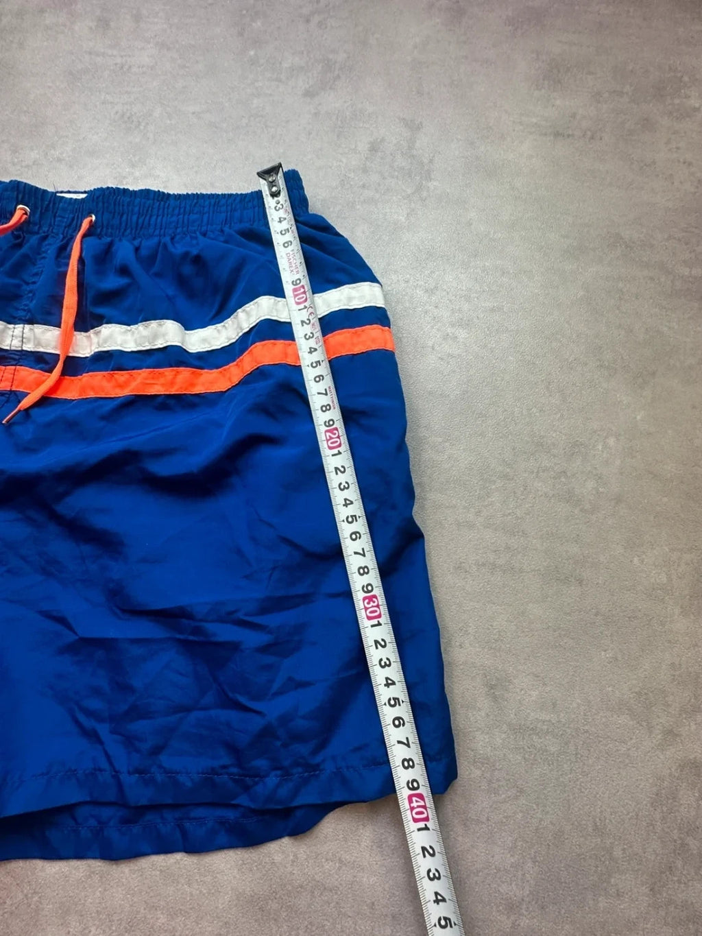 Short de Bain Bleu à Rayures Orange et Blanches