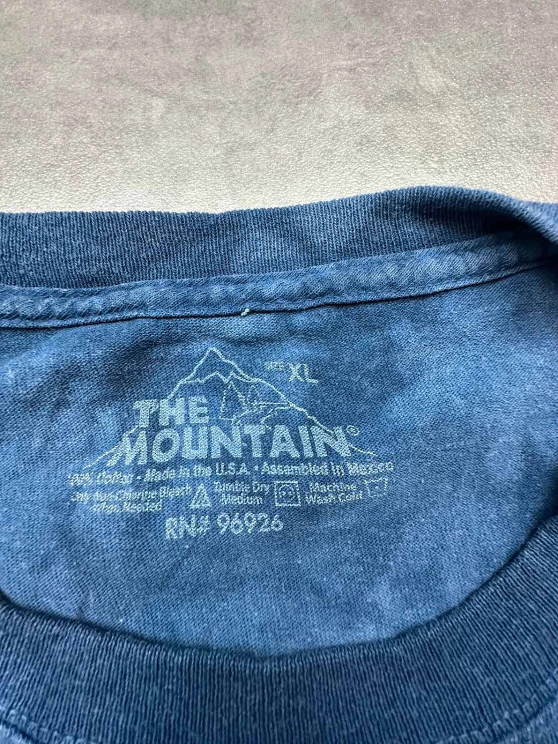 T-Shirt Vintage The Mountain USA Wolves Tie-Dye Bleu