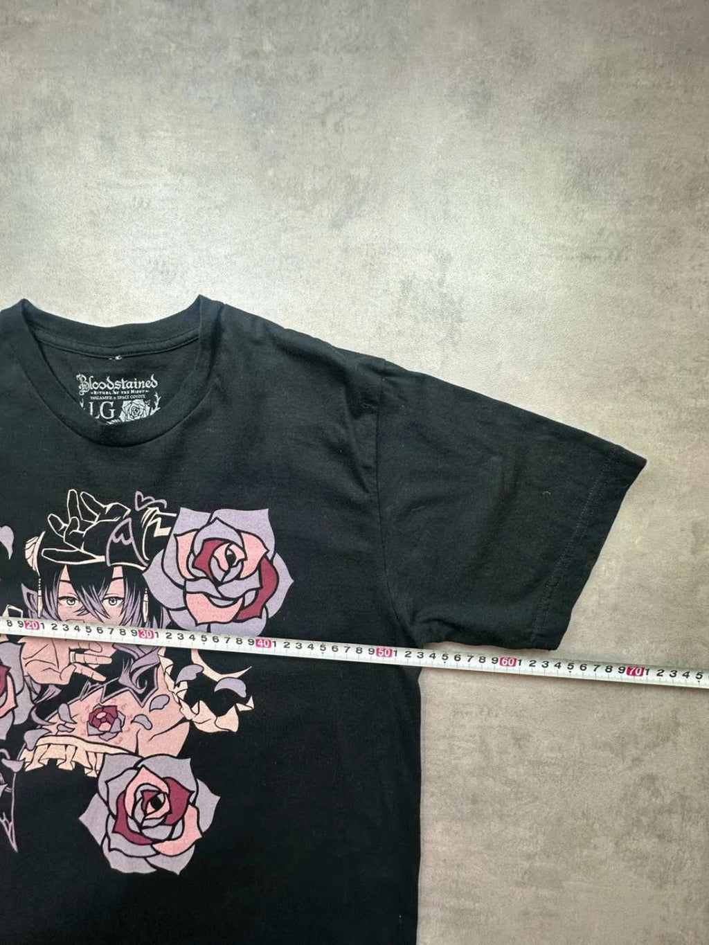 T-Shirt Vintage Bloodstained Anime Roses Noir – Graphic Tee