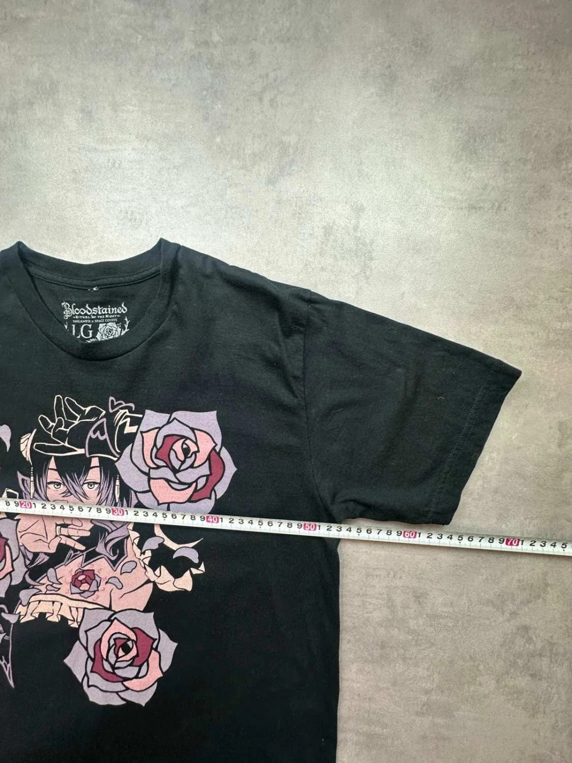 T-Shirt Vintage Bloodstained Anime Roses Noir – Graphic Tee