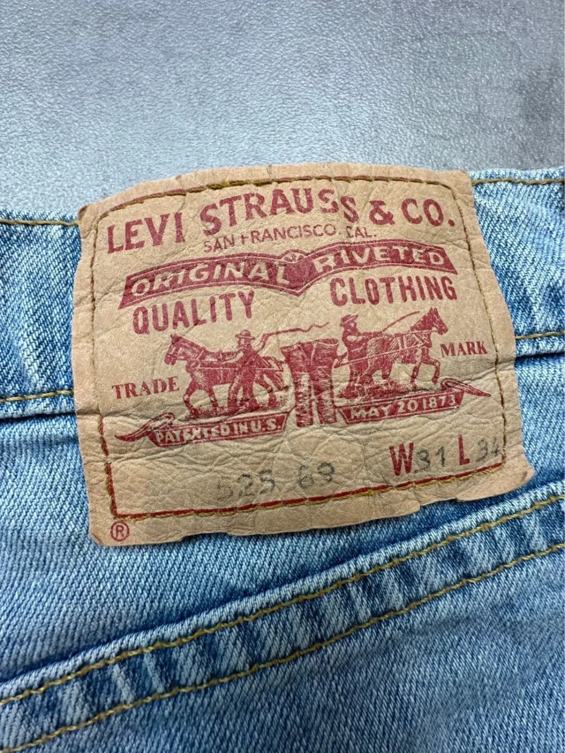 Short en Jean Levi's Vintage Destroy