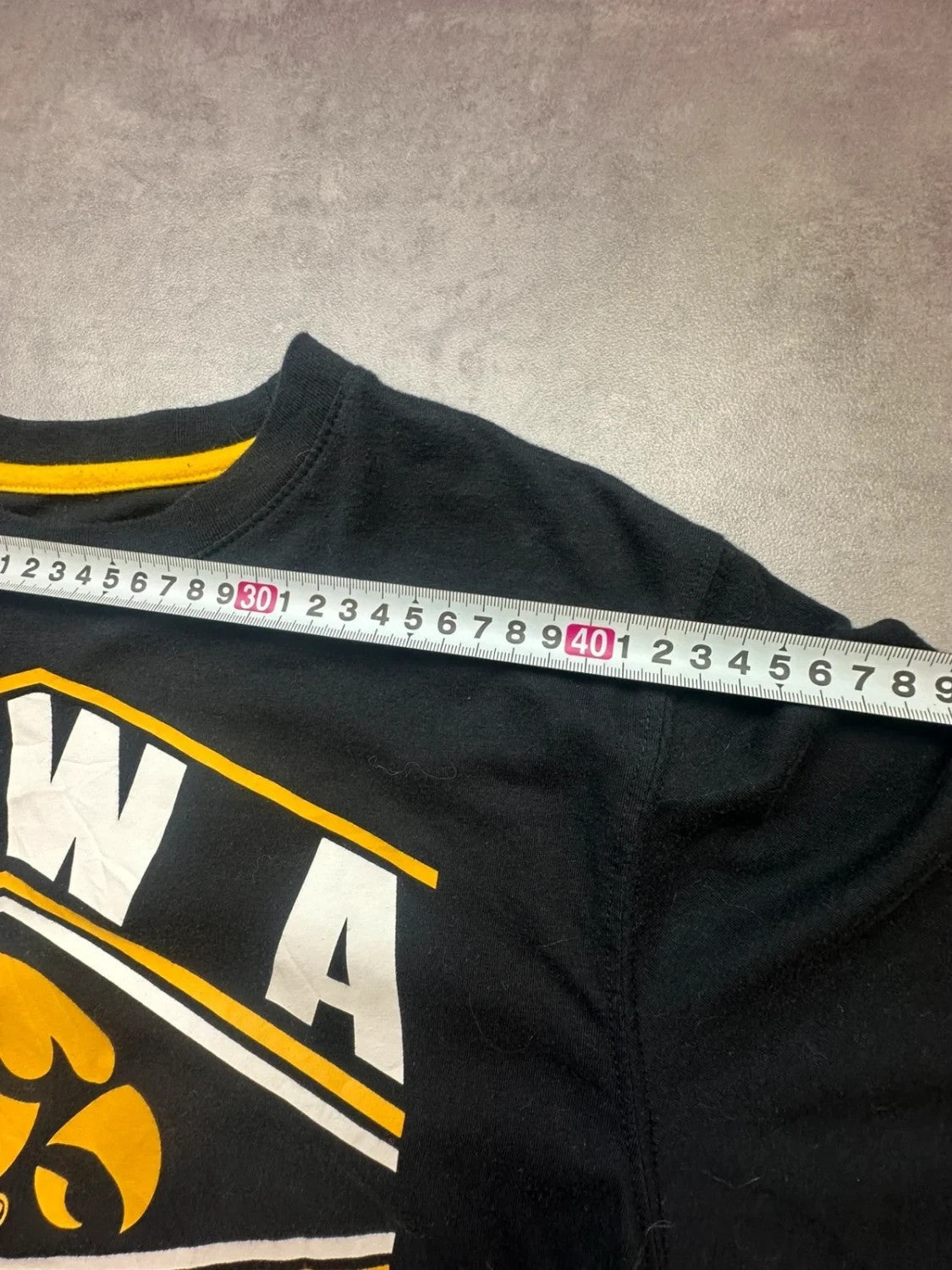 Tee-shirt College Vintage Iowa Hawkeyes Noir