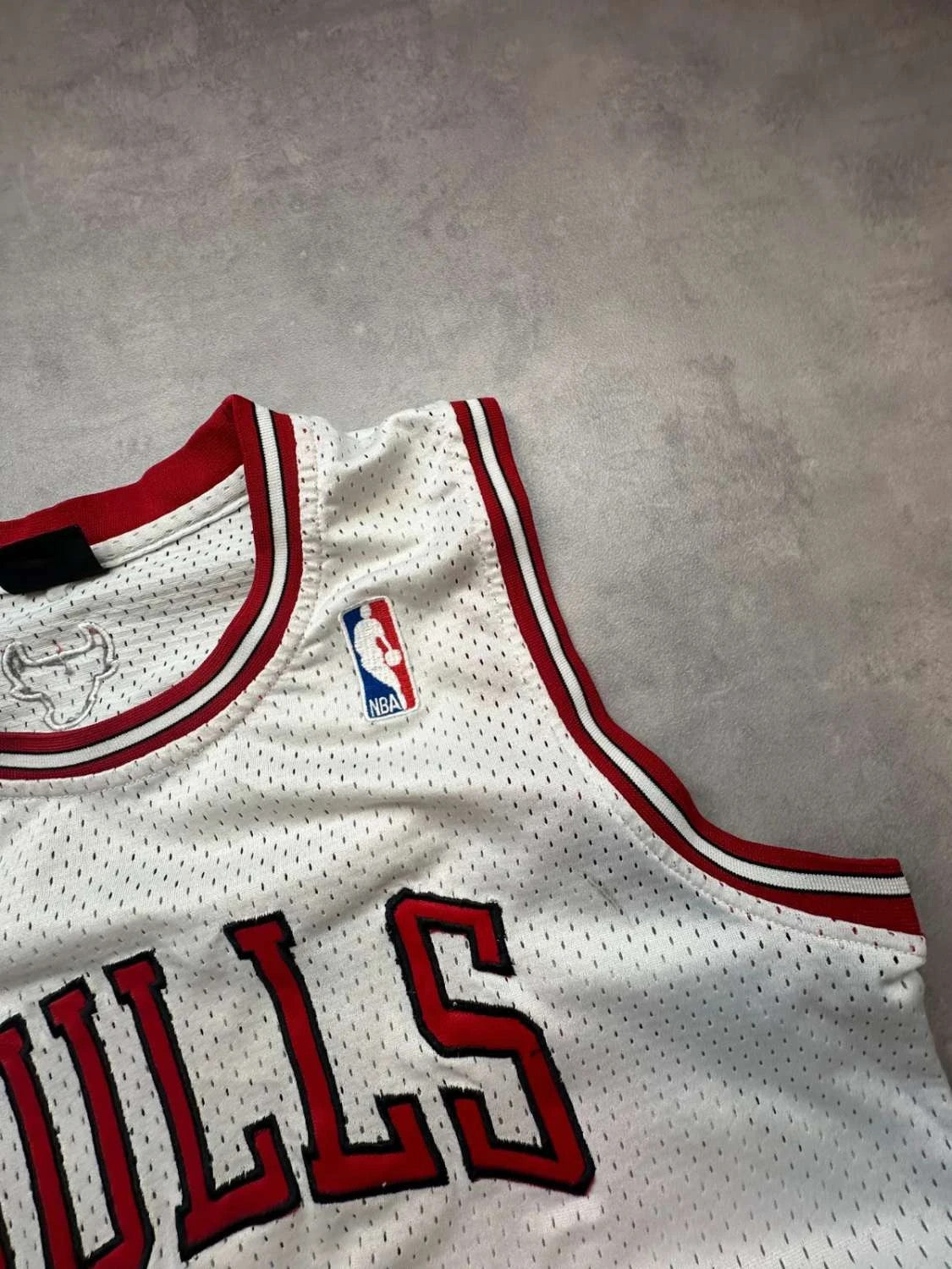 Maillot NBA Chicago Bulls Michael Jordan #23 – Vintage – Blanc & Rouge