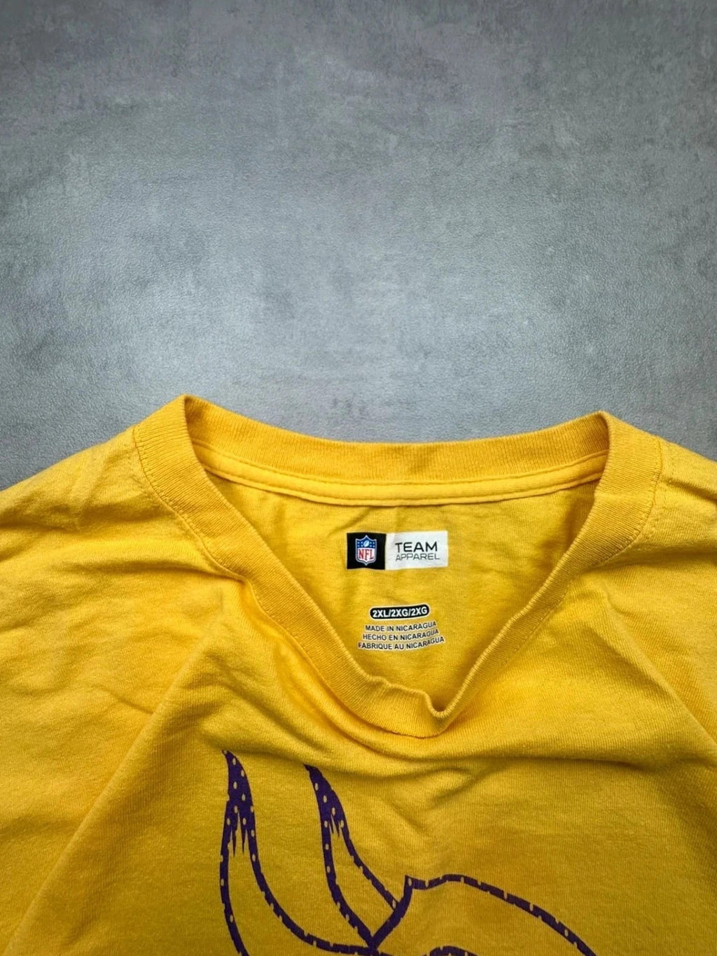 Tee Shirt NFL Vintage Vikings Basketballs – Jaune