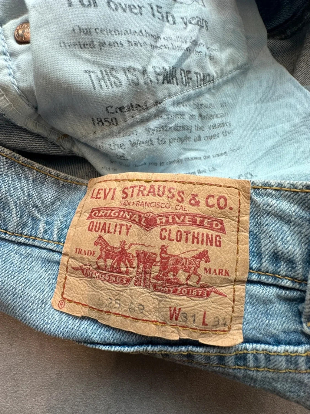 Short en Jean Levi's Vintage Destroy
