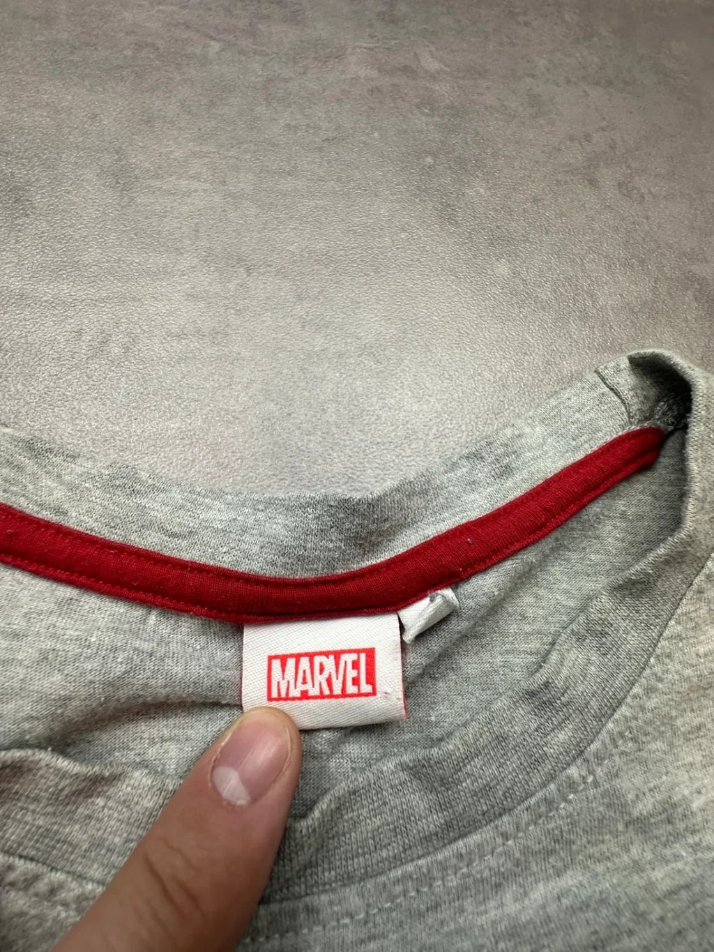 T-Shirt Marvel Avengers Vintage – Iron Man, Captain America, Hulk & Black Panther – Gris