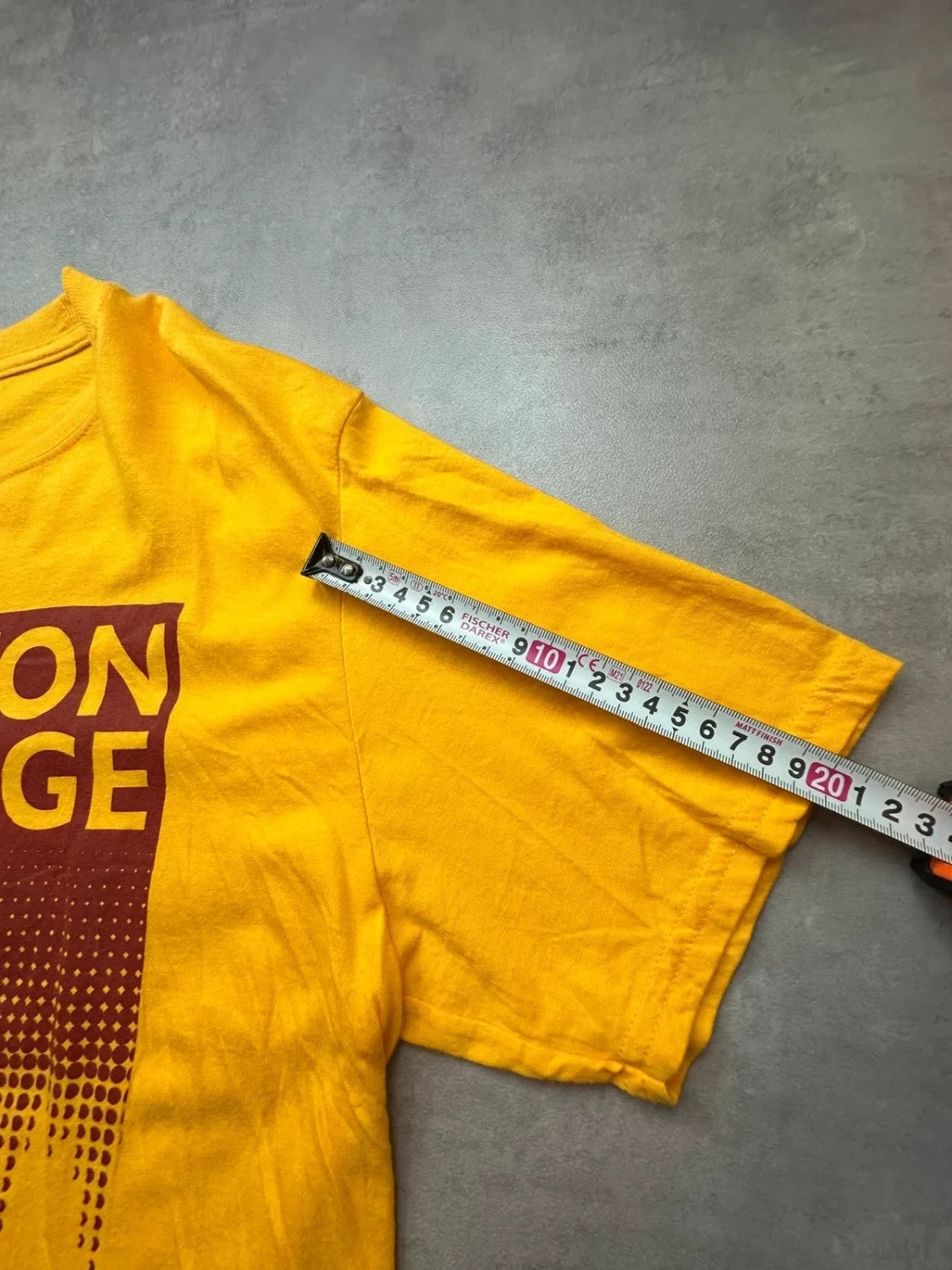 Tee-shirt Vintage Hesston College Jaune | University USA | WellStore Vintage