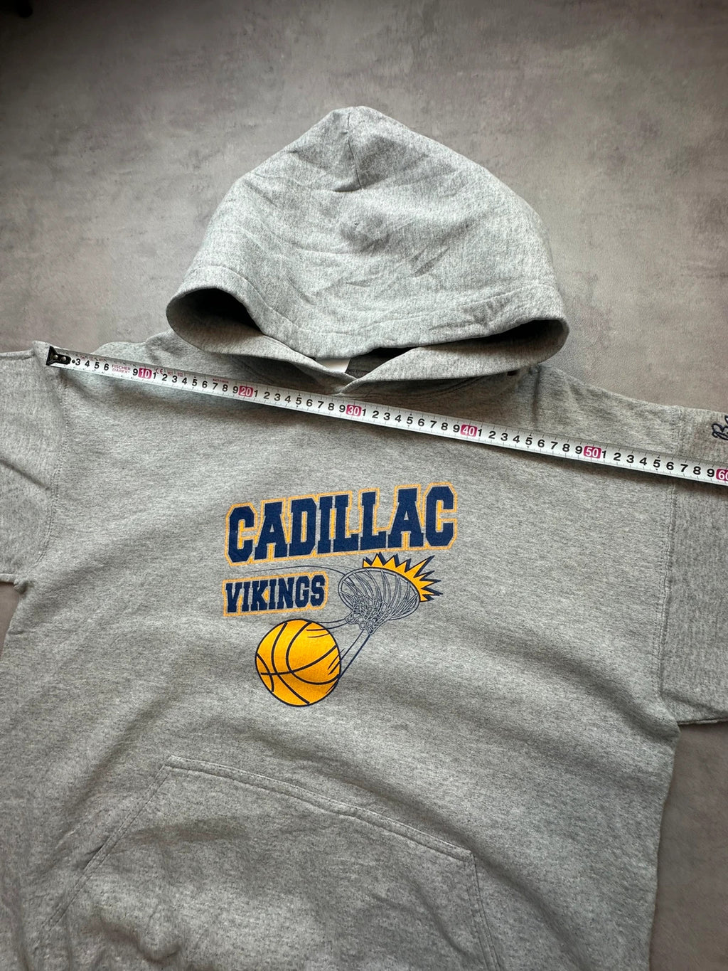Hoodie Vintage Cadillac Vikings Basketball – Gris