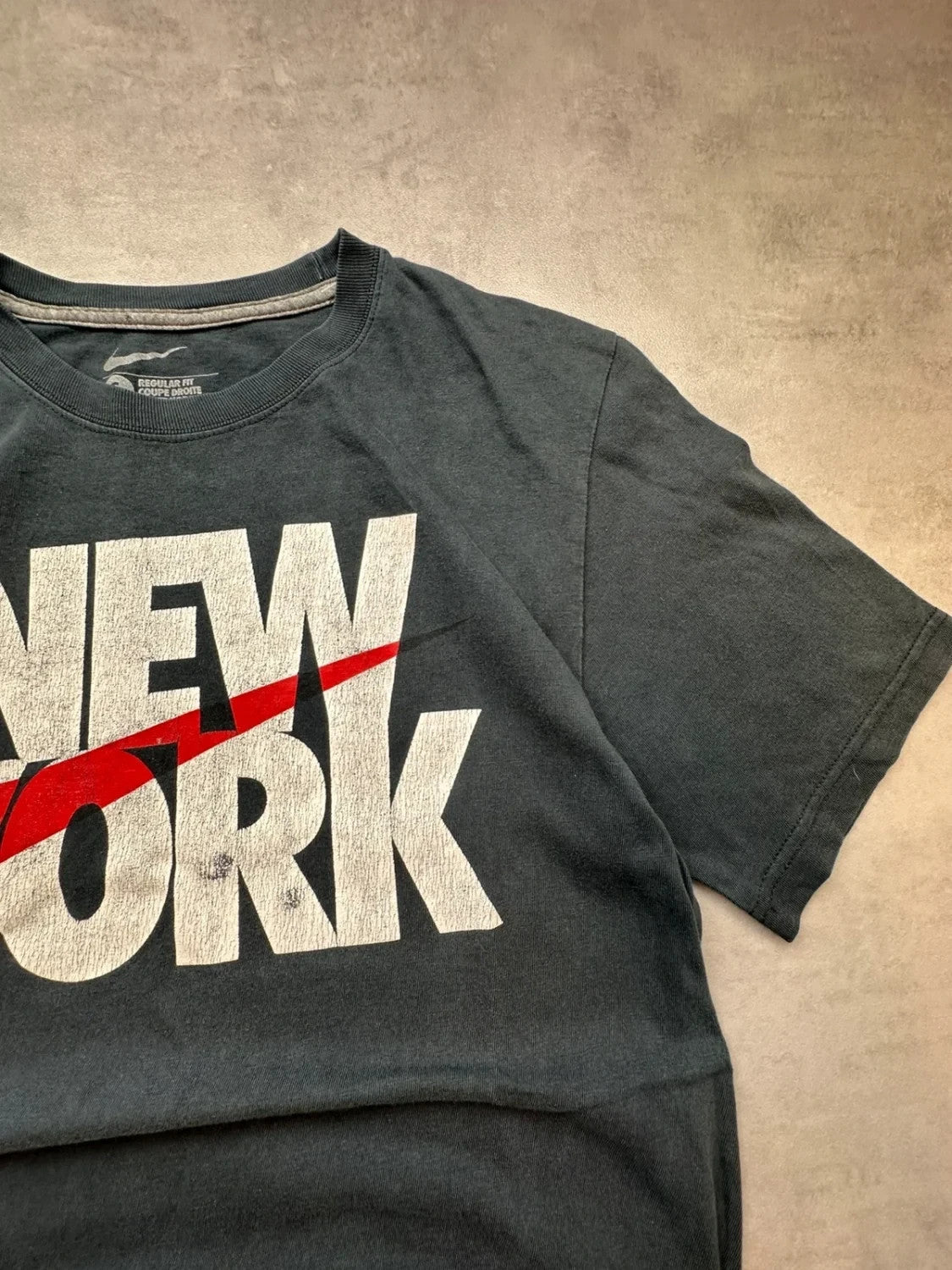 T-Shirt Nike Vintage New York Swoosh Rouge – Noir