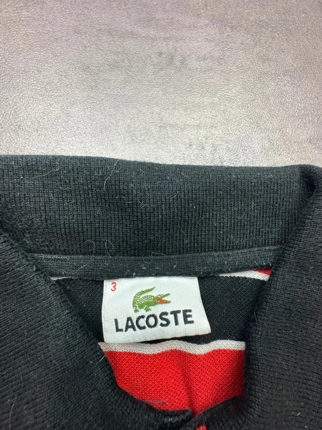 Polo Lacoste Vintage Rayé Rouge Noir