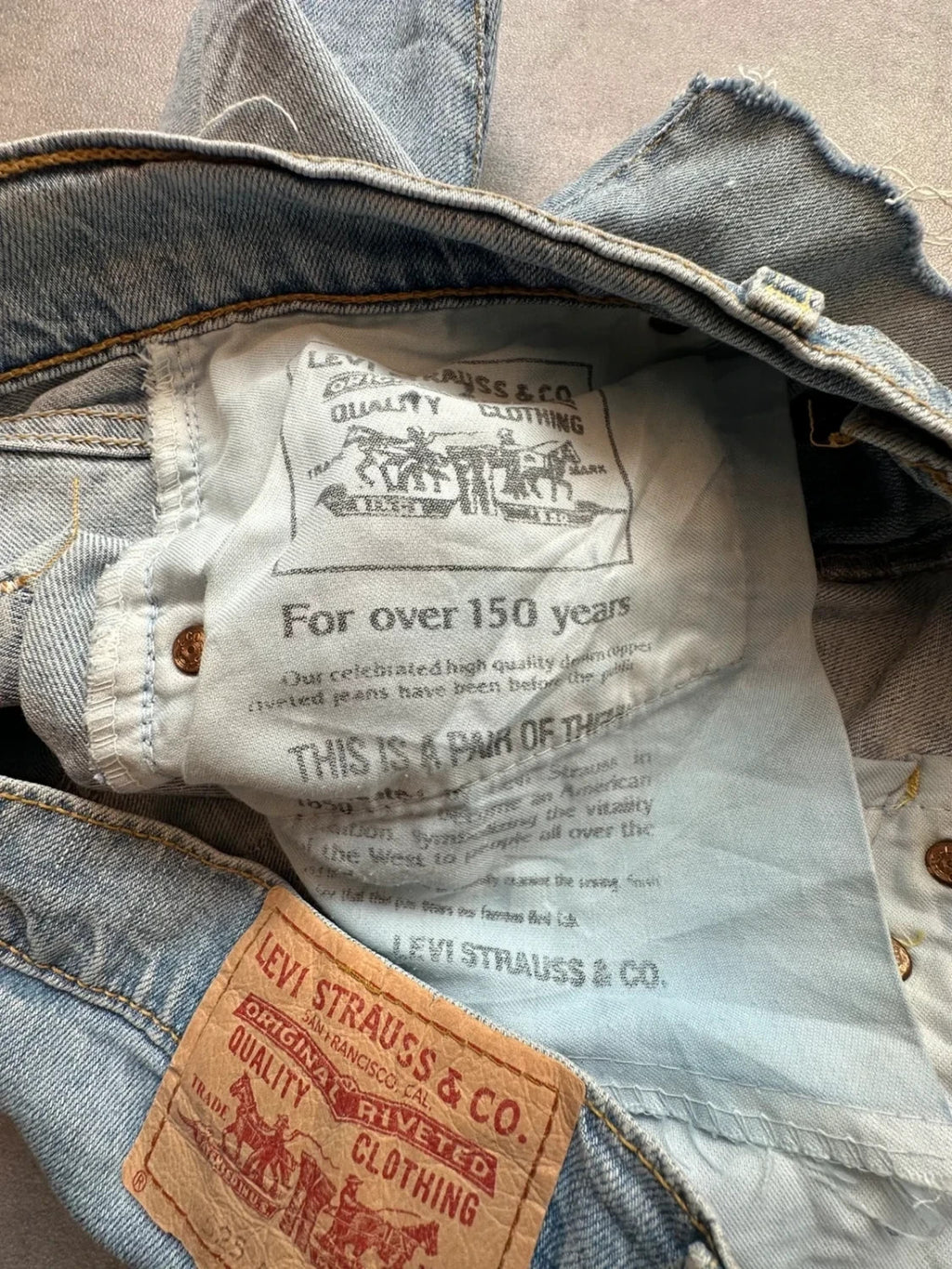 Short en Jean Levi's Vintage Destroy