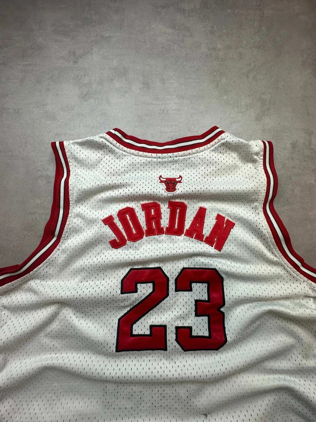 Maillot NBA Chicago Bulls Michael Jordan #23 – Vintage – Blanc & Rouge