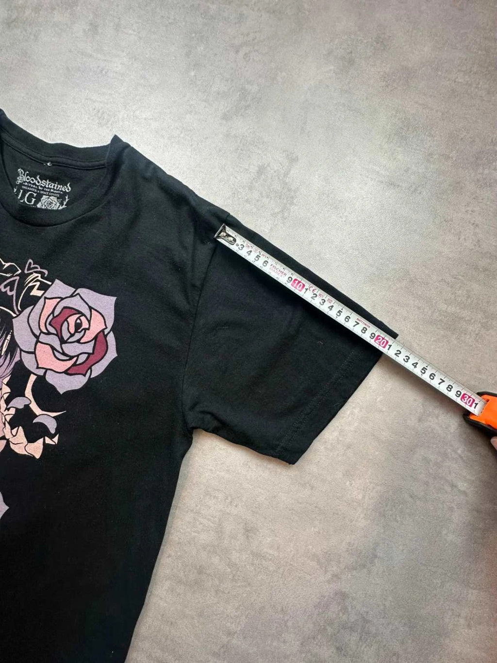 T-Shirt Vintage Bloodstained Anime Roses Noir – Graphic Tee