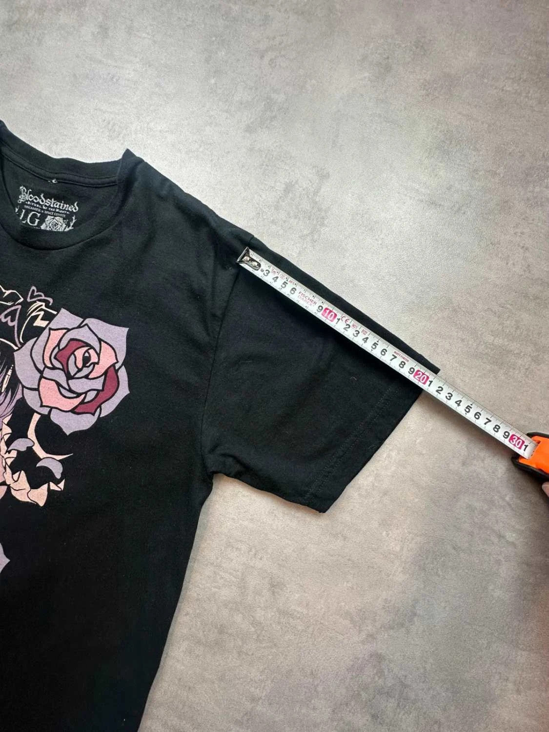 T-Shirt Vintage Bloodstained Anime Roses Noir – Graphic Tee