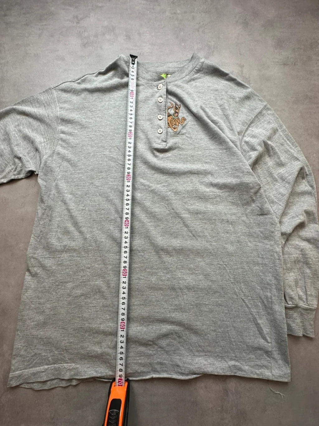 Henley Vintage 90s/00s Scooby-Doo Cartoon Network Brodé – Gris