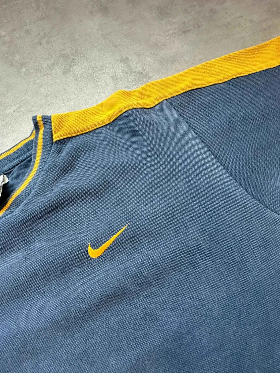 Nike Vintage Y2K Sweat Oversize Bleu Marine & Jaune – Big Swoosh – 90s 00s Streetwear